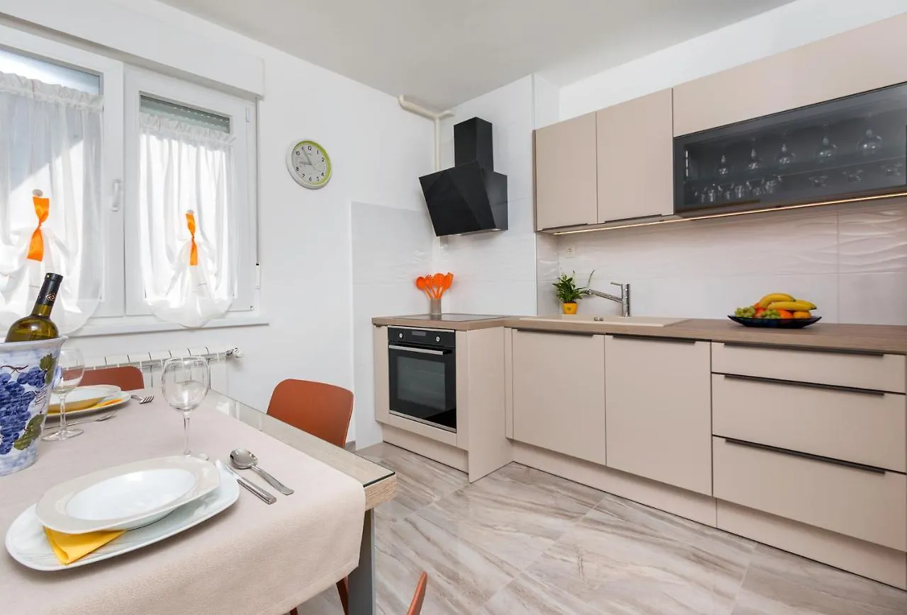 Apartment Vivid Pola Croazia